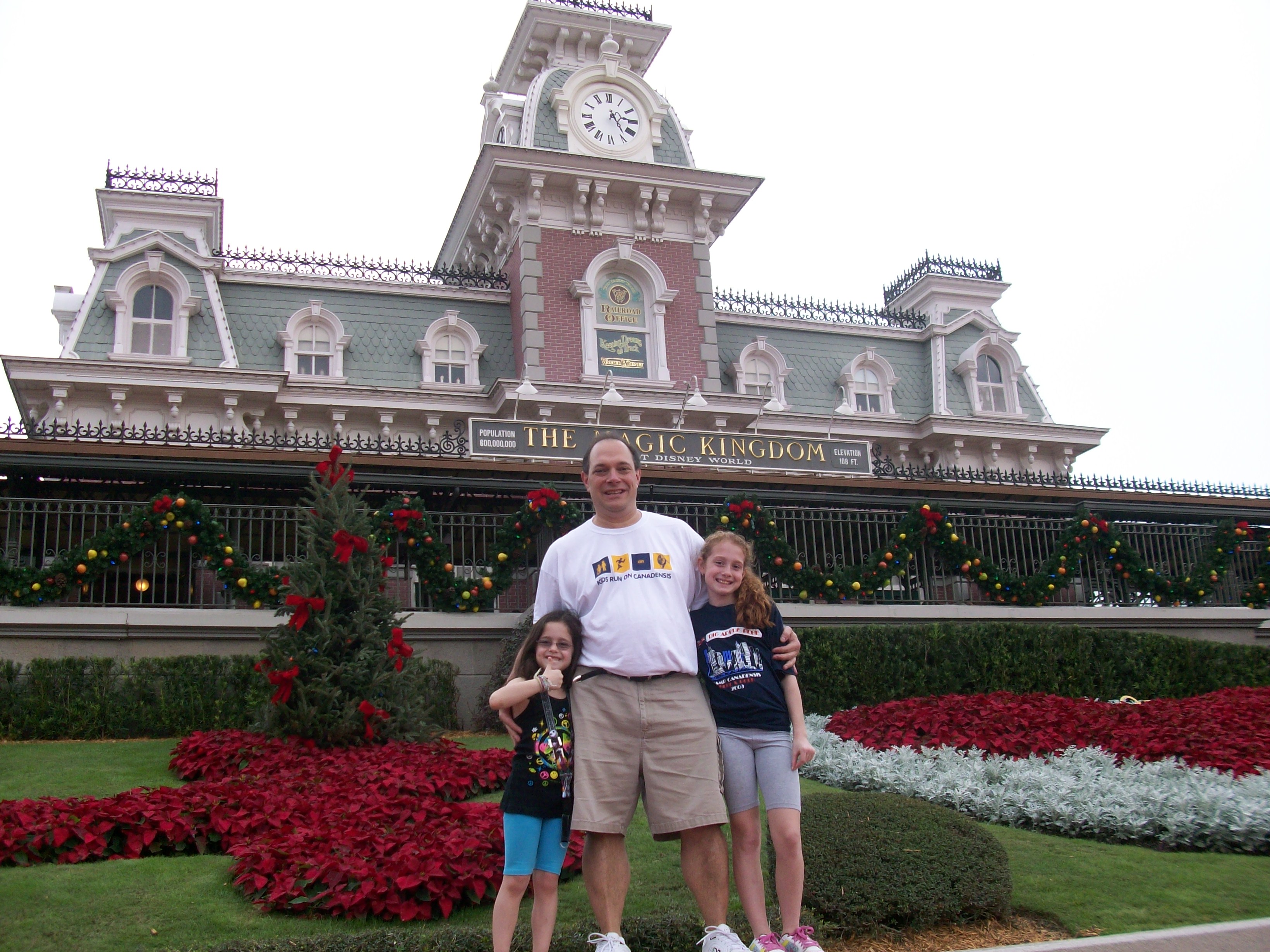 Lauren, her sister Jamie (a future Canadensis camper!), and their dad!